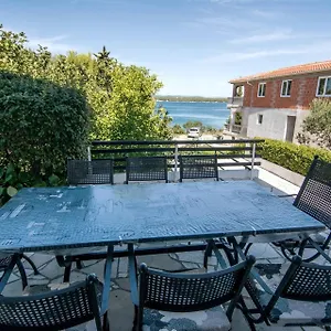 Sea Breeze - Holiday House On The Beach Tkon